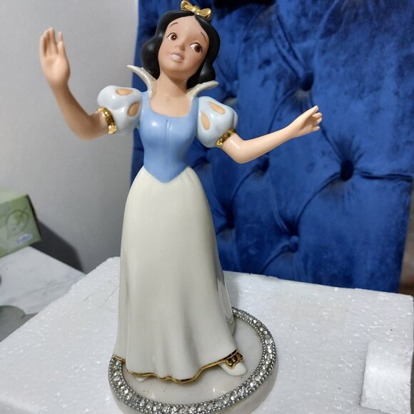 LENOX Disney SNOW WHITE Collectible Figurine Beautiful Decor - Picture 14 of 14